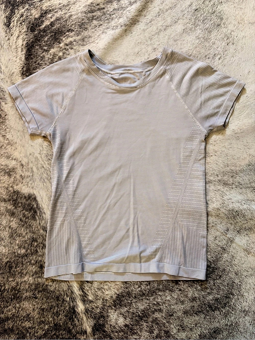 Athleta short sleeve top Cream / Lilac